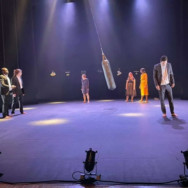 LENVOL62's tweet photo. Hier soir à Ferme De Bel Ebat de Guyancourt, « je me suis pris la tête d’une immense caresse et le monde était devant moi » spectacle de #Classedépart 9 dirigé par compagnie In Cauda en présence des #ClasseDépart 10 et 11 d’Arras et de Béthune. Un vrai moment fondateur du réseau. https://t.co/wZ9ngj7d3e