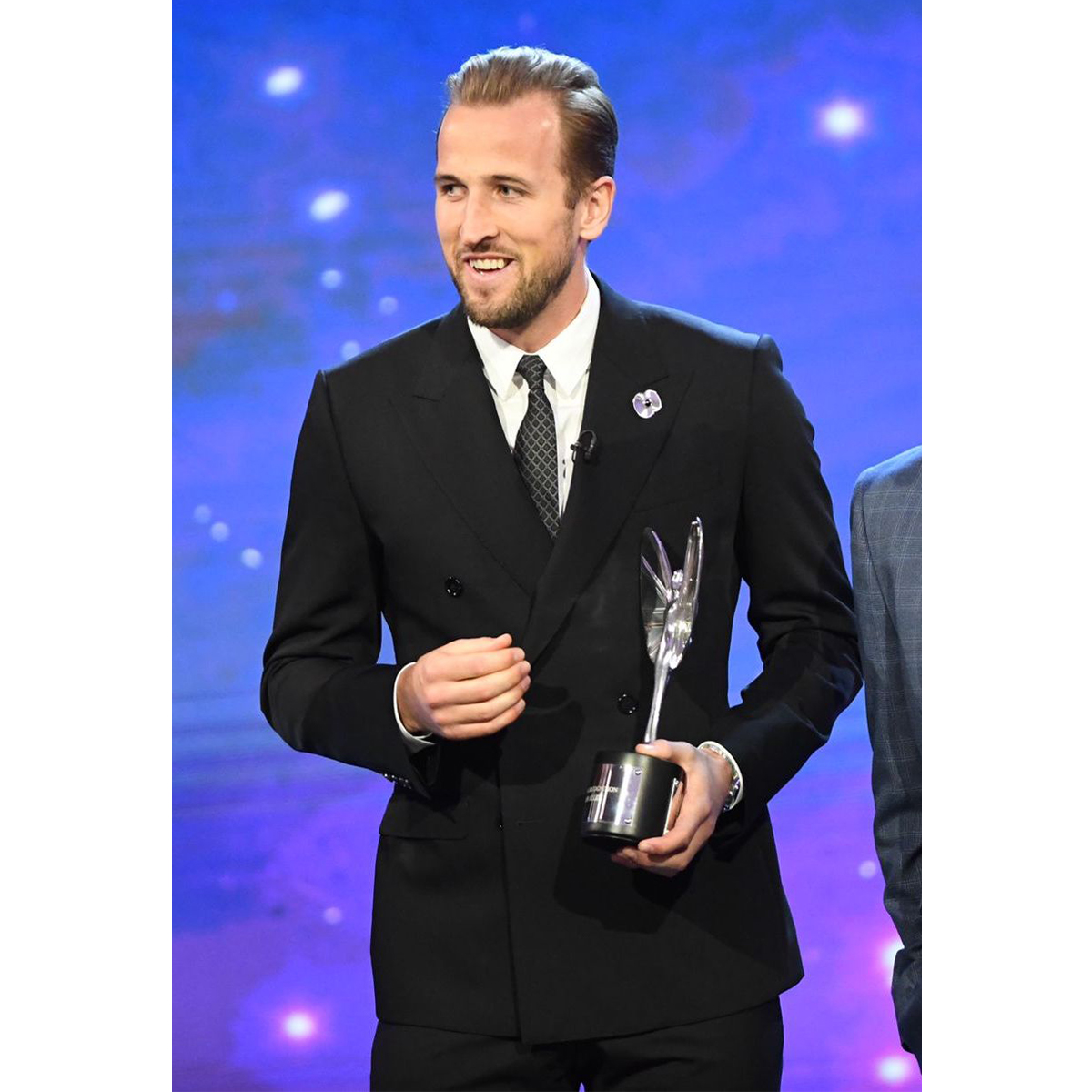 Harry Kane wore a double-breasted #DolceGabbana suit, shirt and tie as he presented the Special Recognition Award to #RobAllen at the @PrideOfBritain event.  
 
#DGCelebs #prideofbritain #celebratingheroes