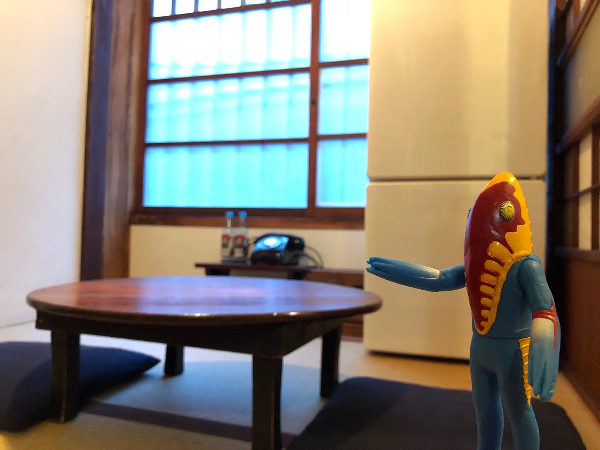 تويتر 月島長屋 على تويتر メトロン星人と言えば ちゃぶ台 ちゃぶ台と言えば メトロン星人 メトロン星人パーカーを着てお越し下さい メトロン星人 幻覚宇宙人 ちゃぶ台星人 狙われた街 ウルトラセブン 月島長屋 レンタルスペース 冷蔵庫移動で