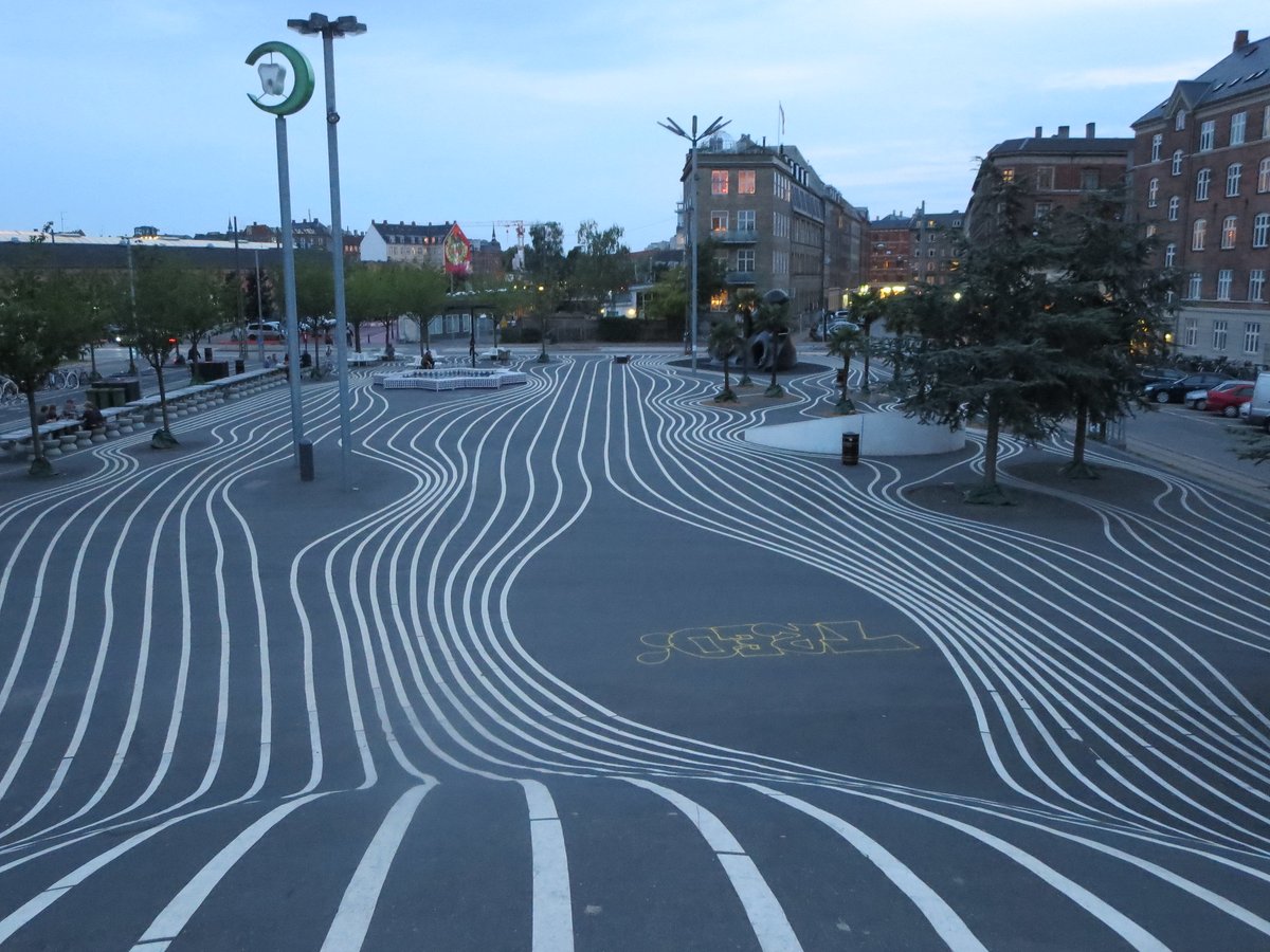 altreconomia's tweet photo. Servono figure professionali nuove per immaginare e progettare le città del futuro. @GranataElena, docente di urbanistica al @polimi, racconta chi sono i #placemakers. Gli inventori dei luoghi che abiteremo
https://t.co/m8Txm3Wo5g https://t.co/Qr6pAOeDmv