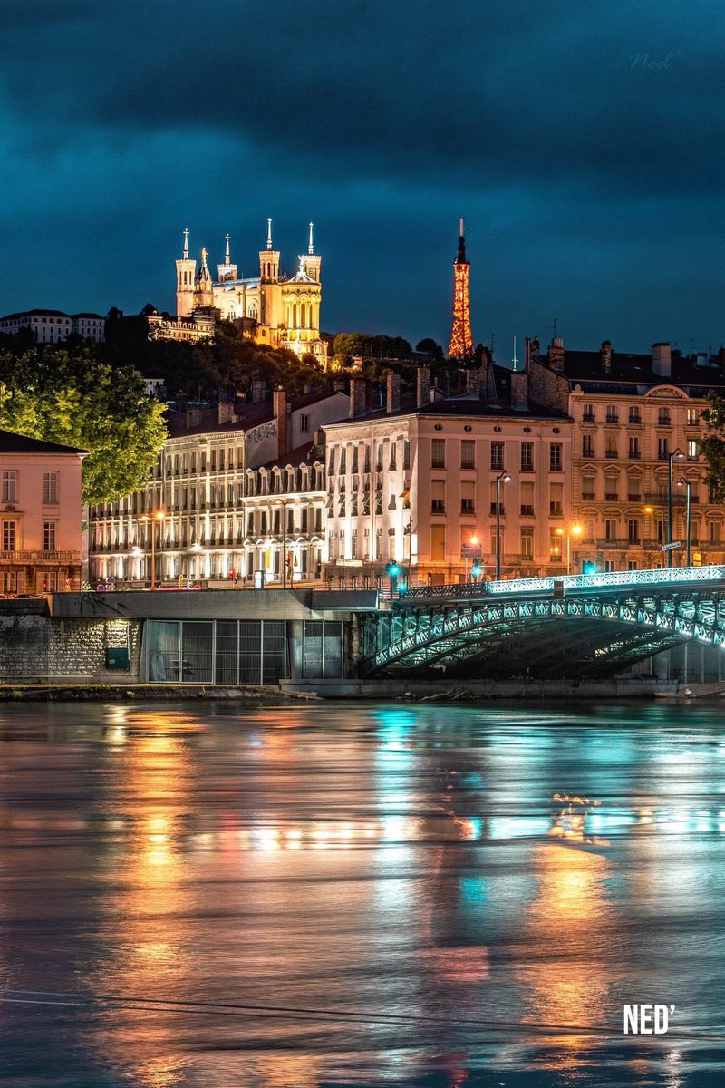 NedPhotographie's tweet photo. 🤩 Souvent, Lyon est surnommée la Ville des Lumières. Je commence à comprendre pourquoi. 

🎁Il y a quelques semaines, j’avais pu capturer cette incroyable « blue Hour » 
à Lyon 7. 

#villedelyon #lyon #ol #onlylyon #lyonphoto #photographer #lyonnais https://t.co/WH4MdmU3S1
