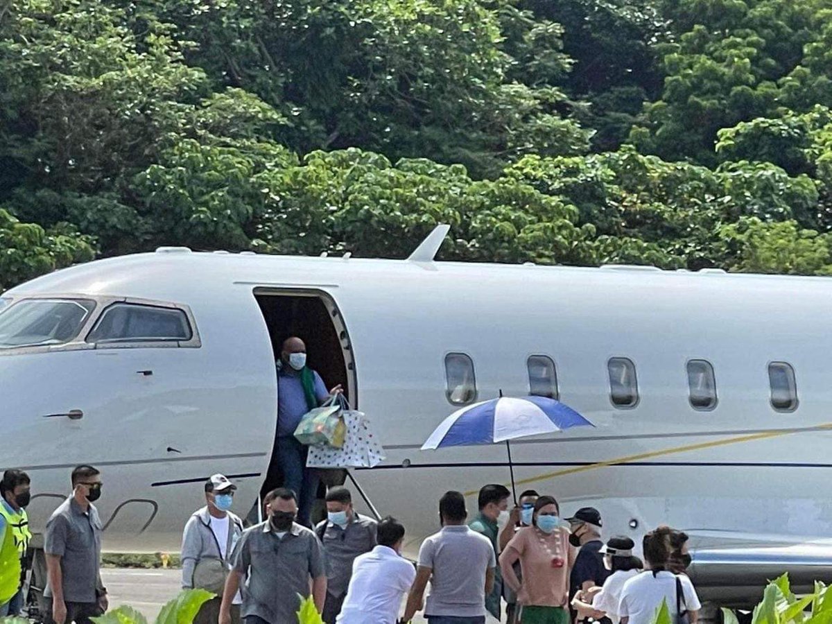 maysinag's tweet photo. @ABSCBNNews @sherieanntorres As 4.8 million Filipino families went hungry in July 2021,Sara w/o honesty turns Imeldific arriving in Balesin via the pres plane fueled by people's taxes to attend bday bash of Speaker Velasco.
#NoToDuterteMarcos2022
#LetLeniLead2022 
#LeniKiko2022 https://t.co/GZZrTCdD0P