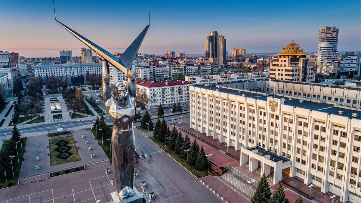 Сегодня свой профессиональный праздник отмечают экономисты🎉 
Дорогие коллеги, от всей команды <a href="/economy_samreg/">Минэкономразвития СО</a> и лично министра @D_Bogdanov примите самые искренние и теплые поздравления!