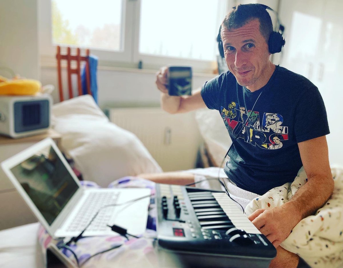 rootsinsession's tweet photo. New music in the making 🔊🙌
.
Fu in his studio in Zagreb &amp; Pier, who moved the studio to the bedroom 🤣🔊🎹🎧
.
#newmusic #production #producer #studiotimes #soundboys #studiosession #sampler #reggae #drumnbass #dnb #reggaemusic #reggaeproducers #drumnbassfamily #drumnbassmusic https://t.co/MyXTcsN6pL