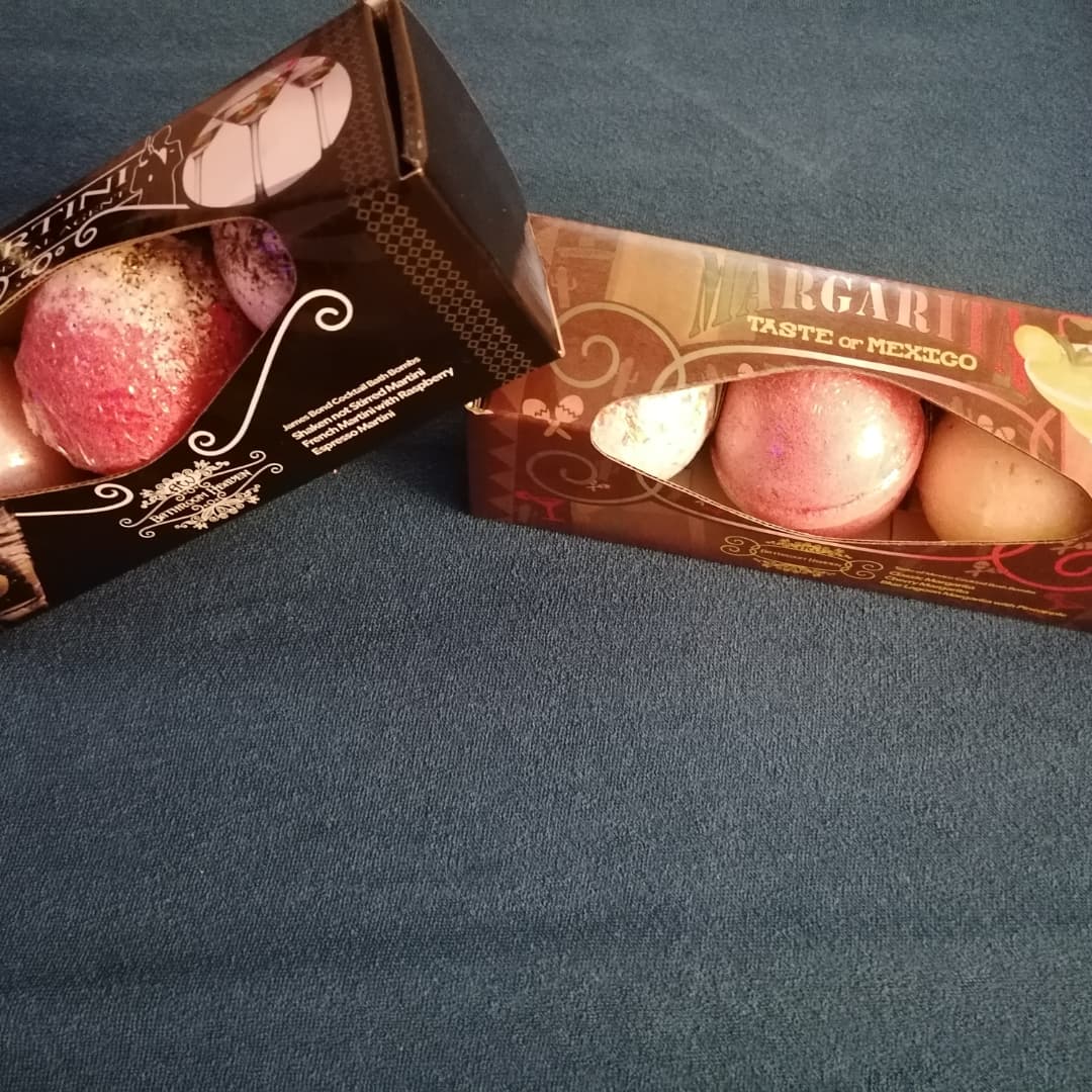 just4jane2's tweet photo. These have just arrived in store 🍸🍹🍸🍹🍸🍹#Cocktail #BathBomb #Martini or #Margareta? https://t.co/7PnU8fir7S