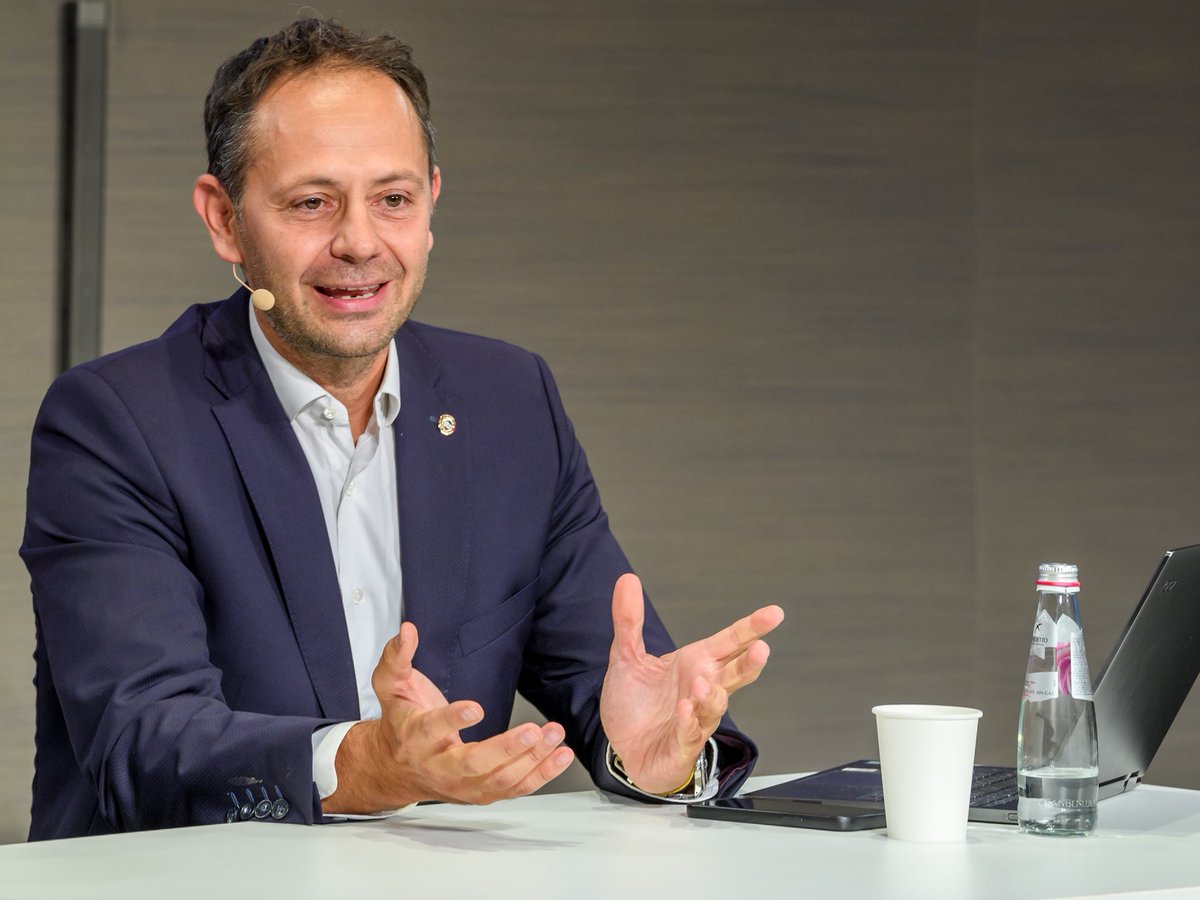Thank you once again <a href="/TheoAnagno/">Theo Anagnostopoulos</a> and the whole <a href="/SciCo_/">SciCo</a> team for organizing and moderating our interactive "Who owns #Science?" panel discussion at this years #BerlinScienceWeek. It was wonderful!