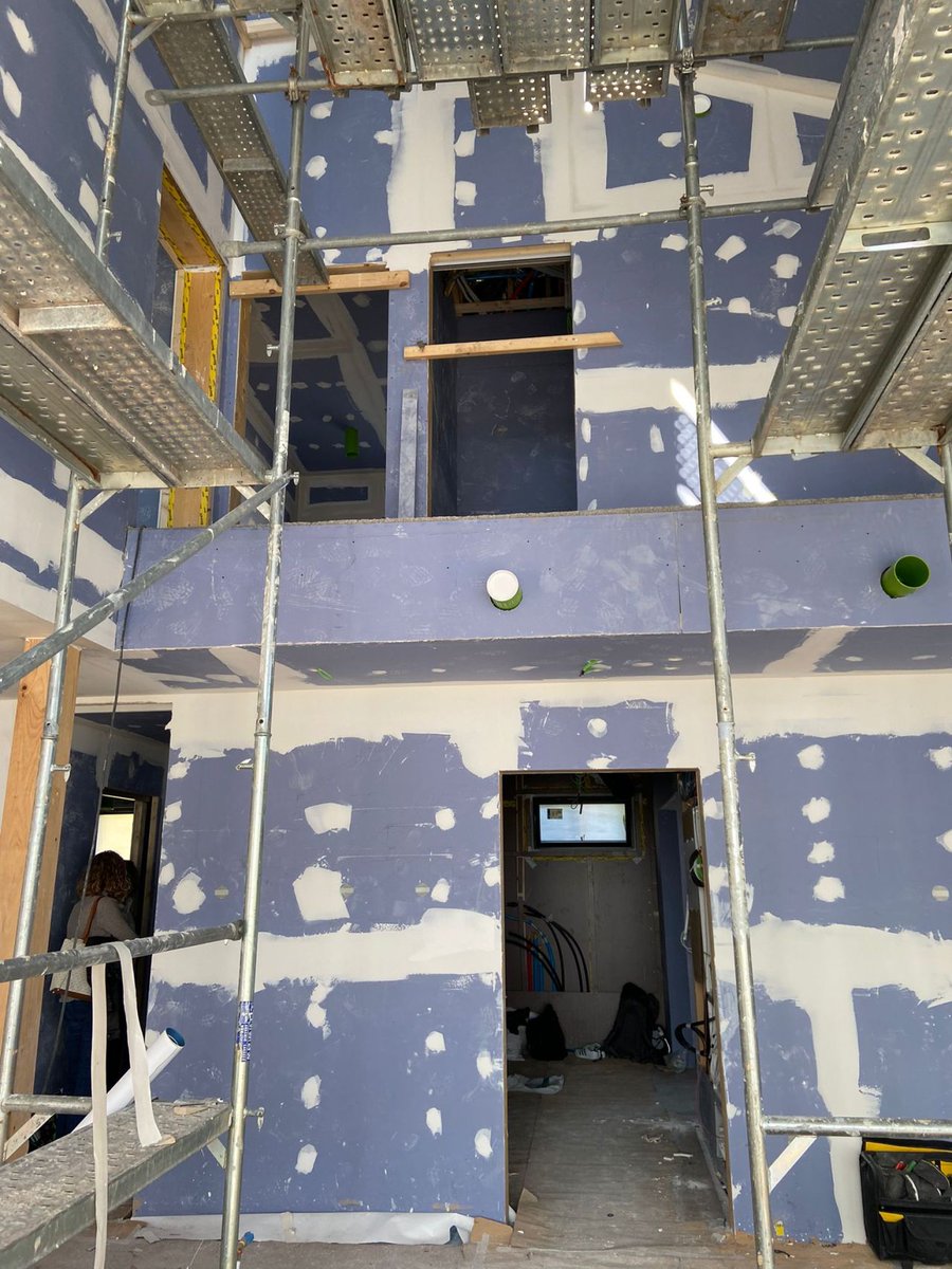 knaufes's tweet photo. Ayer estuvimos visitando el proyecto #CasaSophia de @100x100madera donde se encuentran nuestras soluciones. 

La primera en la península con la nueva placa Diamant Cleaneo C que purifican el aire eliminado hasta un 80% los formaldehídos. https://t.co/3zVWMV8ATb