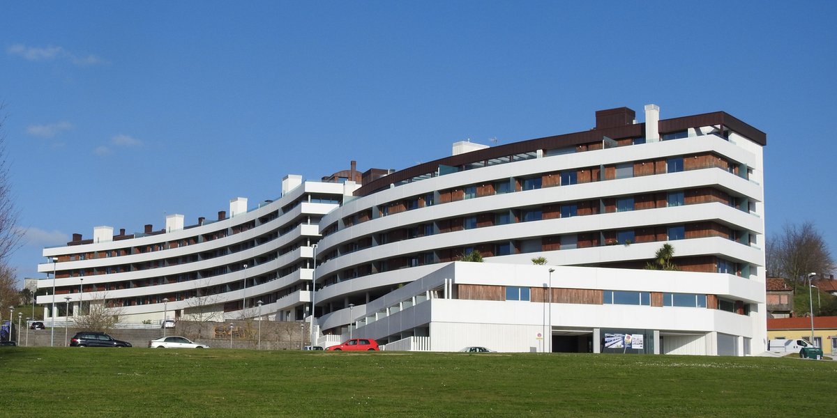 fermax_spain's tweet photo. Integramos la gestión de #domótica y el sistema de #videoportero en este edificio del barrio de Santa Marta (Galicia), gracias a los monitores SMILE TOUCH DOMINIUM 👉 https://t.co/NQdvEppe8X. El primer edificio que recibe la acreditación verde de @GBCEs
#Fermax #proyectosFermax https://t.co/06dMNdfTMH