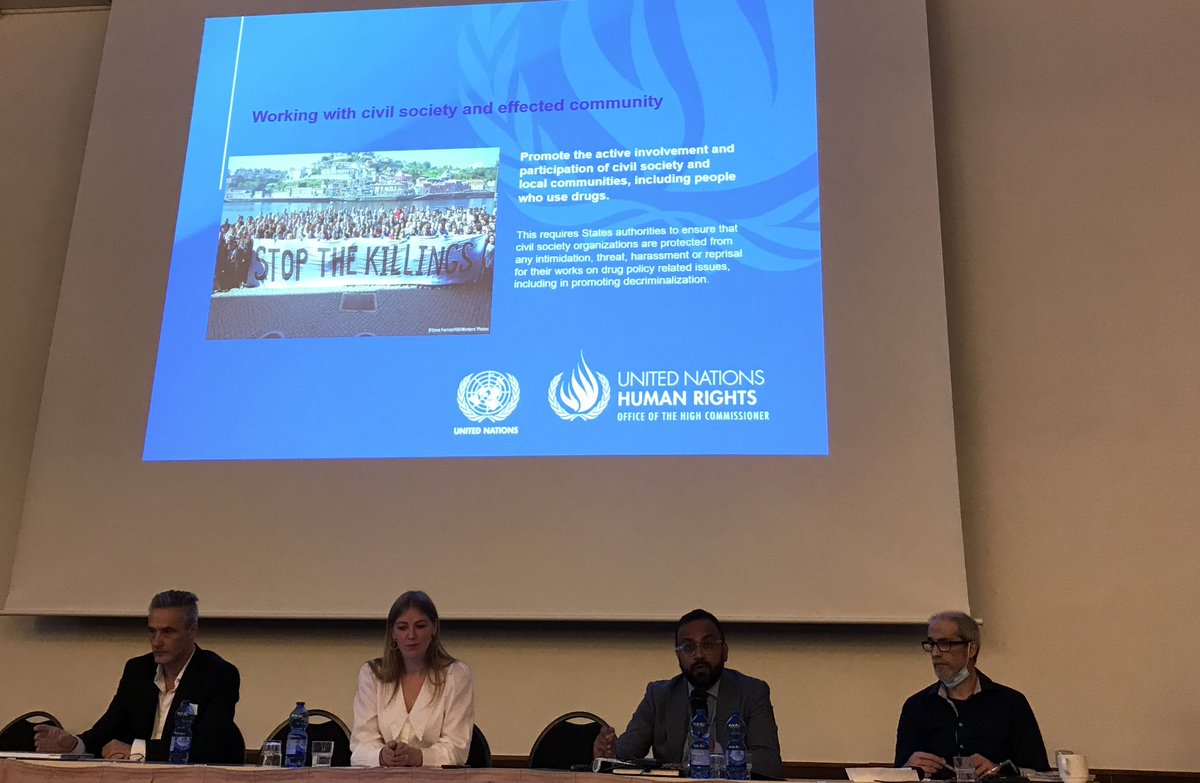 IDPCnet's tweet photo. Zaved Mahmood, @UNHumanRights, concludes by underscoring the importance of govs engaging with #CivilSociety & ensuring that they can operate without intimidation and harassment.
Shares a beautiful 'family photo' from @HRInews's #HarmReduction Conference in Porto #HR19. https://t.co/JkZydtFRtv