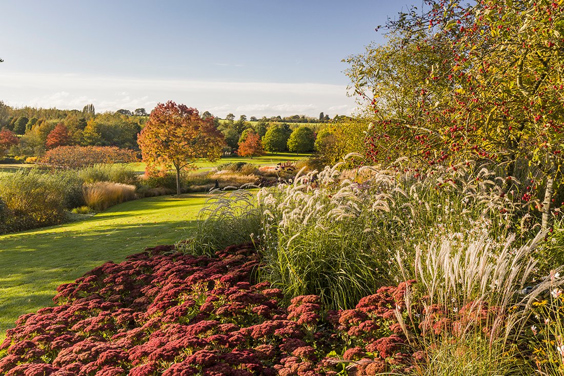 RHSHydeHall's tweet photo. Come and experience the wonder of autumn at RHS Garden Hyde Hall.  Garden opens daily from 10am (last admission 3pm). #Autumn https://t.co/H0mQg7opXz