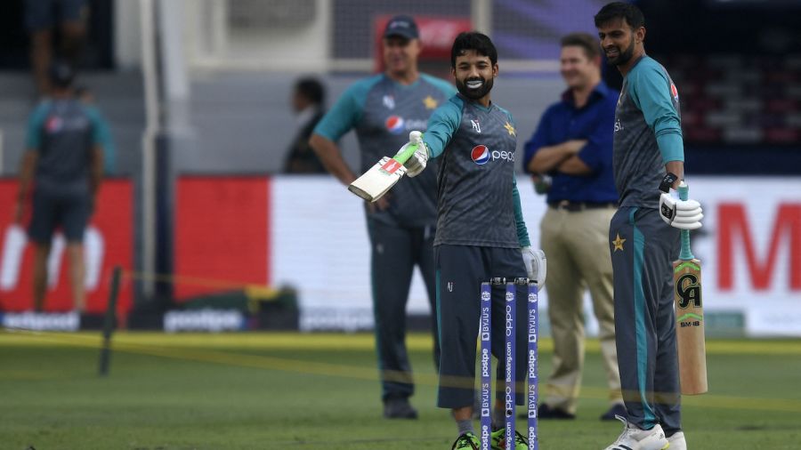 cricketpakcompk's tweet photo. Wicketkeeper Mohammad Rizwan and all-rounder Shoaib Malik have cleared the fitness test and will be available for the semi-final, today, against Australia ✅

#PAKvAUS #T20WorldCup https://t.co/dkqVQZD9G2