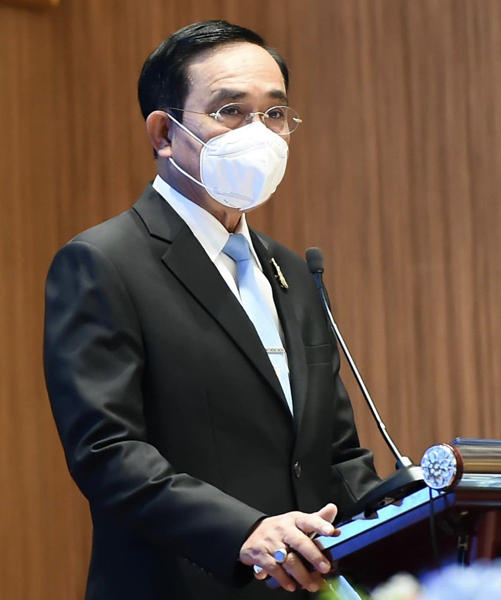 กล้ายืนในโรงหนัง
.
“บิ๊กตู่” ขอประชาชนกล้าหาญ
ยืน รับ เพลงสรรเสริญพระบารม
ในโรงหนัง
เผย เป็นห่วงคนที่อยากยืน 
แต่ไม่กล้ายืน 
จึงอยากขอทุกคนมีความกล้าหาญที่จะยืน  

facebook.com/10000145403010…