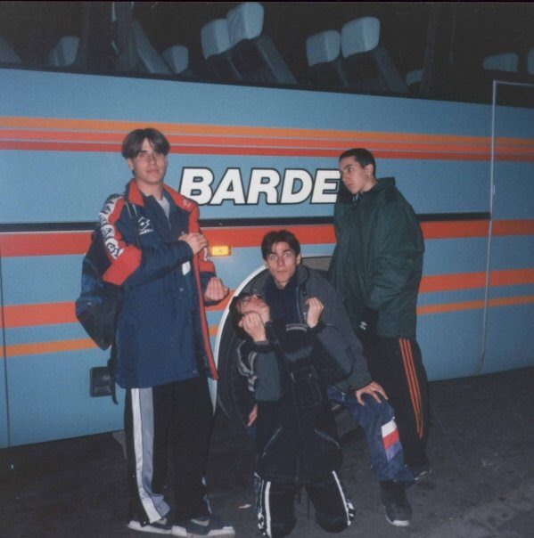 Tres de cada cuatro integrantes de esta foto recomiendan el programa de esta semana.

open.spotify.com/episode/6qeU8E…