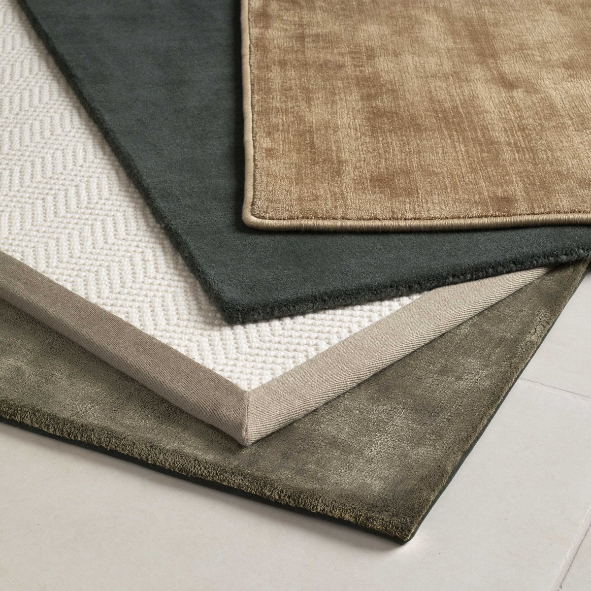 jacarandacarpet's tweet photo. We hand-finish beautiful #madetomeasure #rugs with stylish, understated edges. Choose from whipped, hand-sewn, or blind hemmed for a subtle finish or a border for a stronger statement. Discover all the options on our updated website page https://t.co/Y7eW7xltzt
#bespokerugs https://t.co/8ATT2ZO3Lp