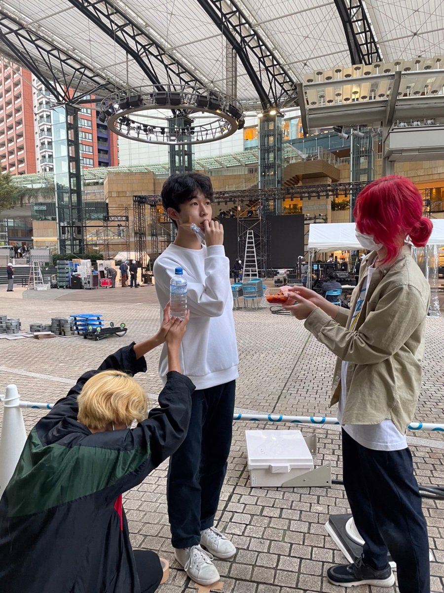 74afes_MsMr's tweet photo. Mr.麻布
エントリーNo.1 パク・パク
タコゲーム主演俳優。アイドルグループに所属し、歌のうまさも麻布一。金は有り余ってるが麻布生を落とし金を吸いとっている。キスシーン前にキムチを食べるのが定番。 https://t.co/BYyF6mDKVG