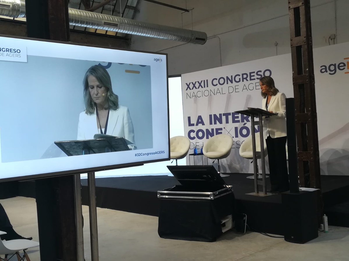 AGERS_'s tweet photo. @isabelsantosp en su ponencia sobre Actualidad y Economía Nacional e Internacional en #32CongresoAGERS "España siempre ha pagado y pagará sus deudas. Somos una nación seria" sin dejar a un lado que "Las mayorías absolutas se han acabado, vamos en camino a Gobiernos de Coalición" https://t.co/nFdzmLiifu