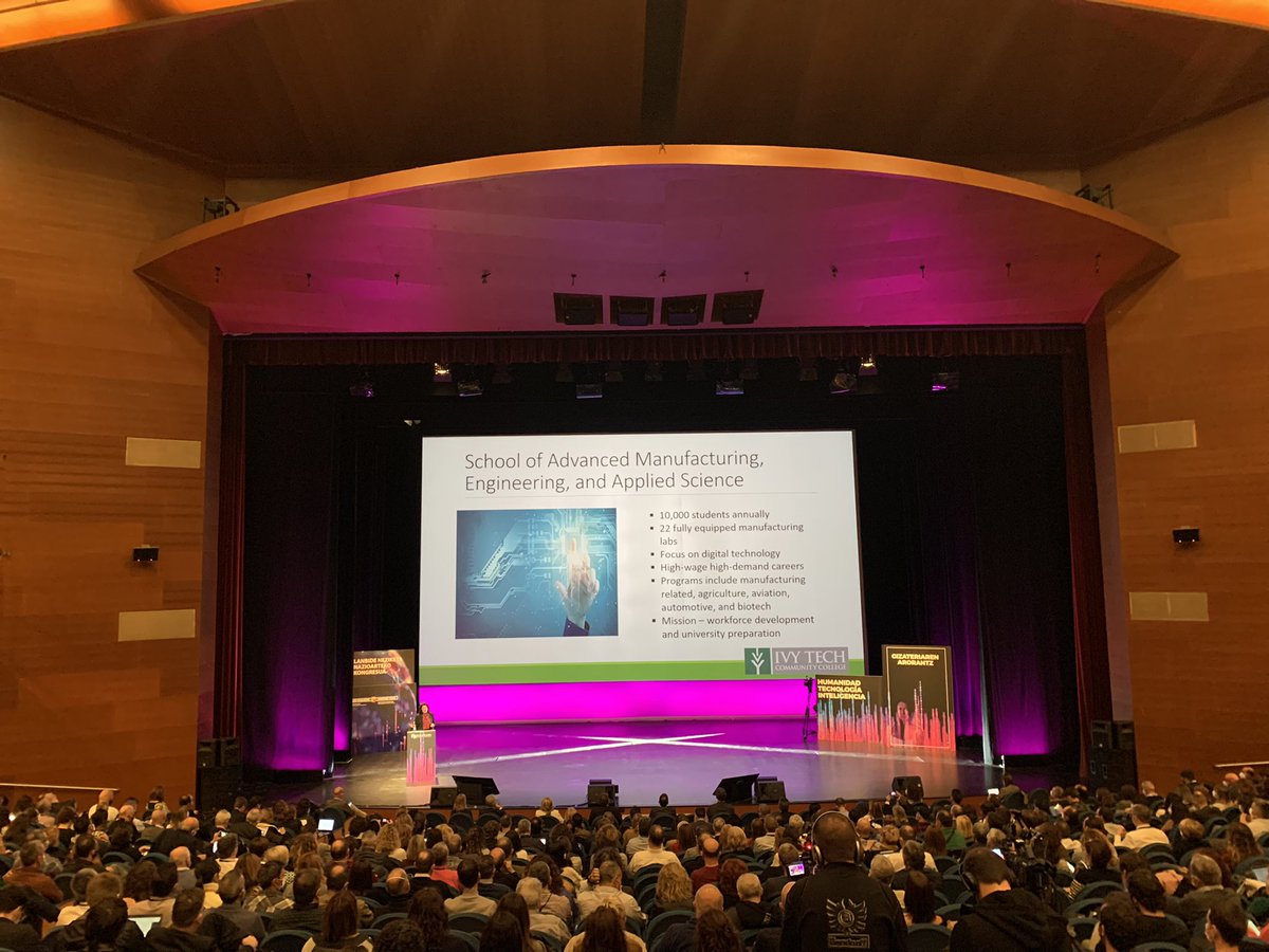 Ef_VET's tweet photo. #internationalVETcongress - manufacting in Indiana (USA) -30% of GDP from manufacturing: #foodresearch, #drugresearch, #vehichle production - said Sue Griffith Smith @Ekingune https://t.co/0hkf0diqxv