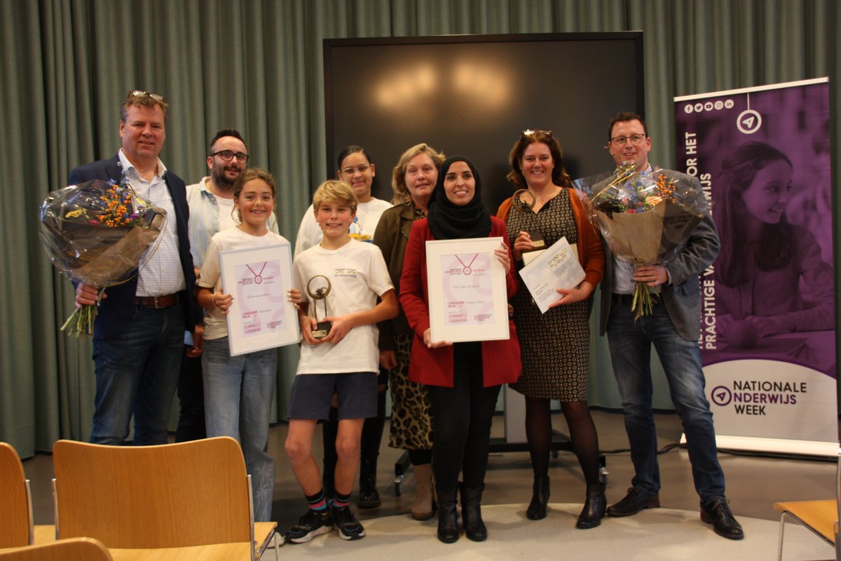 Tijdens de provinciale uitreiking van de #NationaleOnderwijsprijs in Zuid-Holland werden basisschool De Herenweg uit Wassenaar en 't Penta Collega uit Hoogvliet uitgeroepen tot winnaars. Zij gaan door naar de landelijke finale.
nationaleonderwijsweek.nl/artikel/basiss… 
#NOW2021 #onderwijs #po #vo