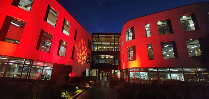 Moneypenny - Lest we forget. ❤️ @northwalespoppy @poppylegion @lightechltd #turnwalesred #LightUpRed2021 #poppyappeal2021 #everpoppycounts https://t.co/XQj2kg9AGh