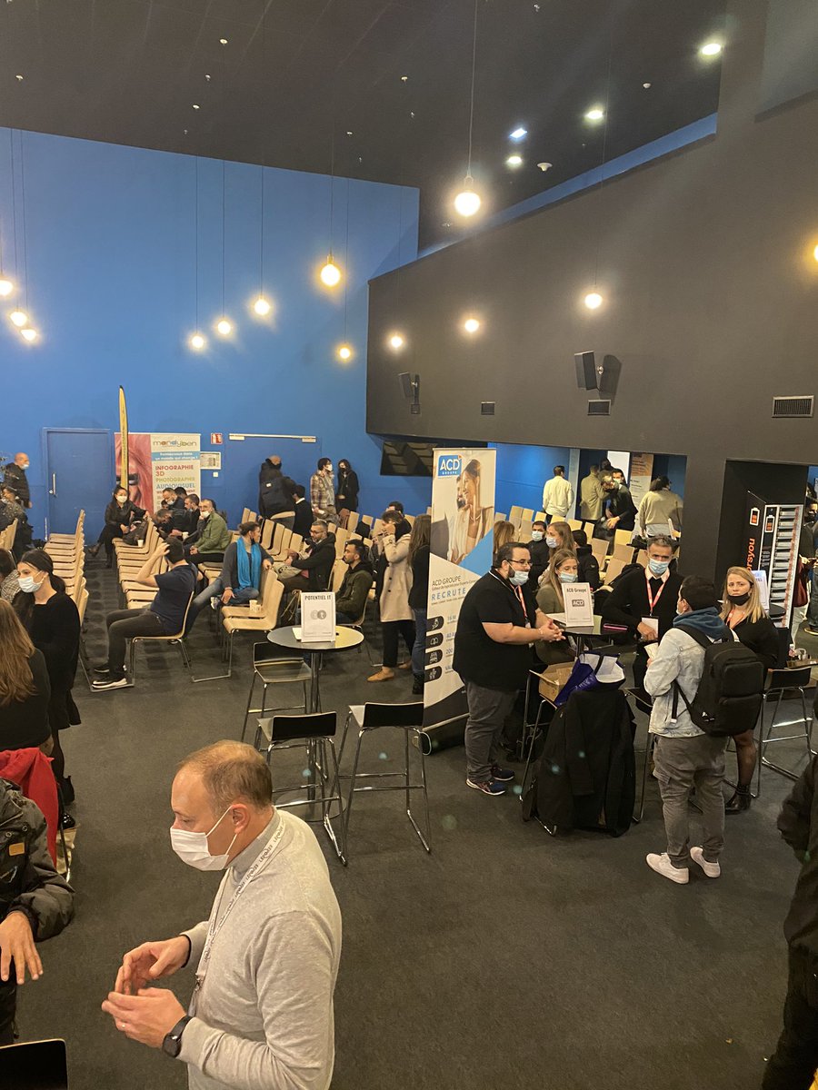 monfortmichael's tweet image. Félicitations aux équipes d’étudiants du #Hackathon #Code4Marseille 👏 20 projets et rendus au 🔝 Encore bravo à la team orga pour cet event dans un lieu aussi magique que le @orangevelodrome 🤩 Et enfin… BigUp 🙌 aux apprenants du @Bocal_Marseille qui ont relevé le défi 💪🚀🔥