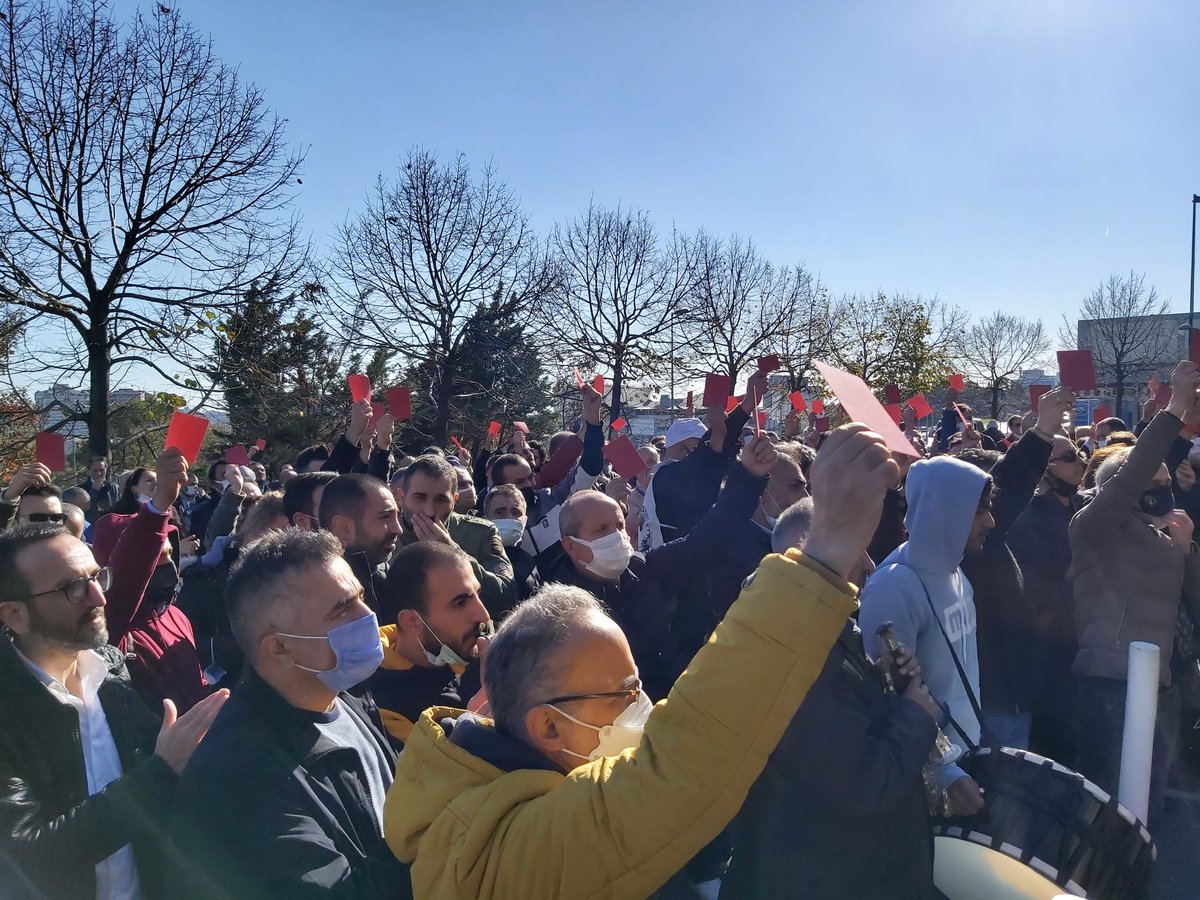 Milletvekilimiz <a href="/barisatay/">Barış Atay</a>  Onur Air işçilerinin eylemine katıldı ve işçilerle dayanışma içinde olduğumuzu vurguladı.