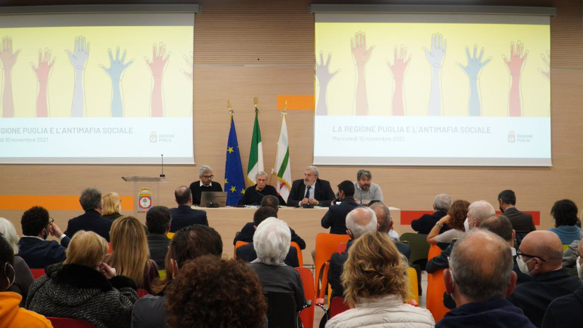 RegionePuglia's tweet photo. @micheleemiliano: Non c’è futuro senza storia vissuta. E la storia che #StefanoFumarulo ha costruito con i suoi percorsi di legalità oggi continua a manifestarsi, a unire la società civile contro ogni forma di criminalità".

➡️https://t.co/WfXOIU6laP https://t.co/71YsCXAFze