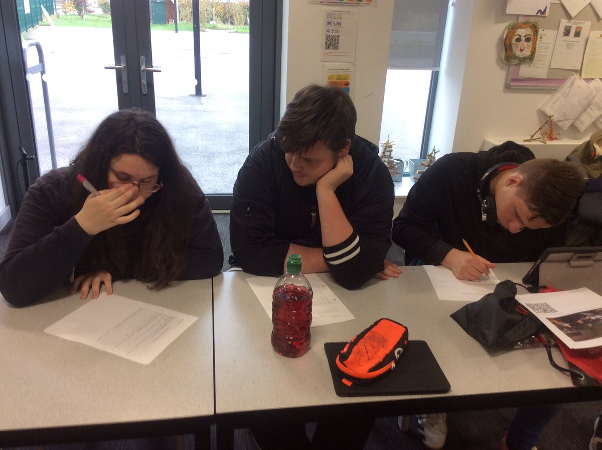 TirMorfa's tweet photo. #ytmtryfan digital collaboration work. Working in groups to script and record their jingle on GarageBand to use for the new STAND REACTions collaborative podcast. #ytmdcf @cic_nw https://t.co/tfKIK0IowY