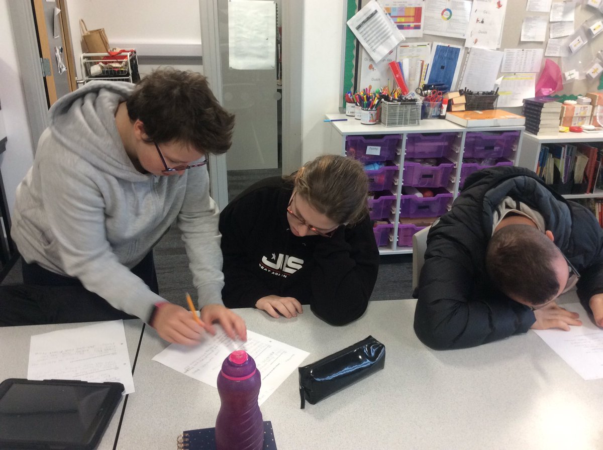 TirMorfa's tweet photo. #ytmtryfan digital collaboration work. Working in groups to script and record their jingle on GarageBand to use for the new STAND REACTions collaborative podcast. #ytmdcf @cic_nw https://t.co/tfKIK0IowY