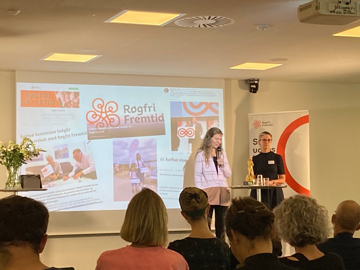 tandplejerne's tweet photo. Øv. Danmark ligger nr. 1. Danmark har verdens yngste rygestart på 16,4 år. @tandplejerne er på plads til partnermøde i #røgfrifremtid, så vi sammen kan arbejde på at få Danmark ned på sidstepladsen #PlanModTobak https://t.co/3N9YpYPhlg