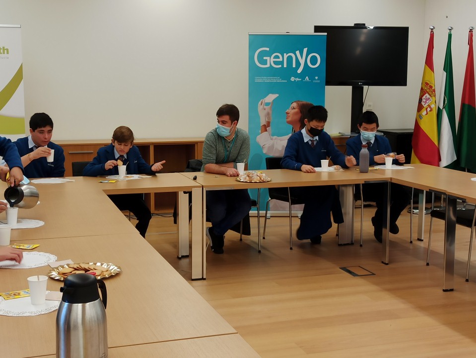 🔬🧬¡¡Seguimos con los Cafe con Ciencia en <a href="/FundacionPTS/">Fundación PTS (Parque Tecnológico de la Salud)</a>!! ☕️🧪

Los investigadores de <a href="/genyo_pts/">GENYO</a>👩‍🔬Marta Cuadros, 👨‍🔬Pablo José Martínez, 👩‍🔬Marina Cortijo y 👨‍🔬Carlos Blanco encuentran los alumnos del <a href="/CMulhacen/">Colegio Mulhacén</a> 

#semanaciencia #AndalucíaCiencia <a href="/FDescubre/">Fundación Descubre</a>