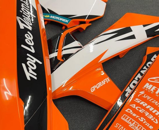GP_Grafix's tweet photo. The KTM ‘OEM PLUS’ KIT (BLACK) 
All of our designs can be altered to fit any shape/year!😁

📞01249 446347
📧 sales@gpgrafix.com
🖥 https://t.co/ZKZLqUsg81

#gpgrafix #custom #graphics #mx #sx #motocross #supercross #customgraphics #custommxgraphics #mxgraphics #custommotocross https://t.co/3CpGaGNtCH