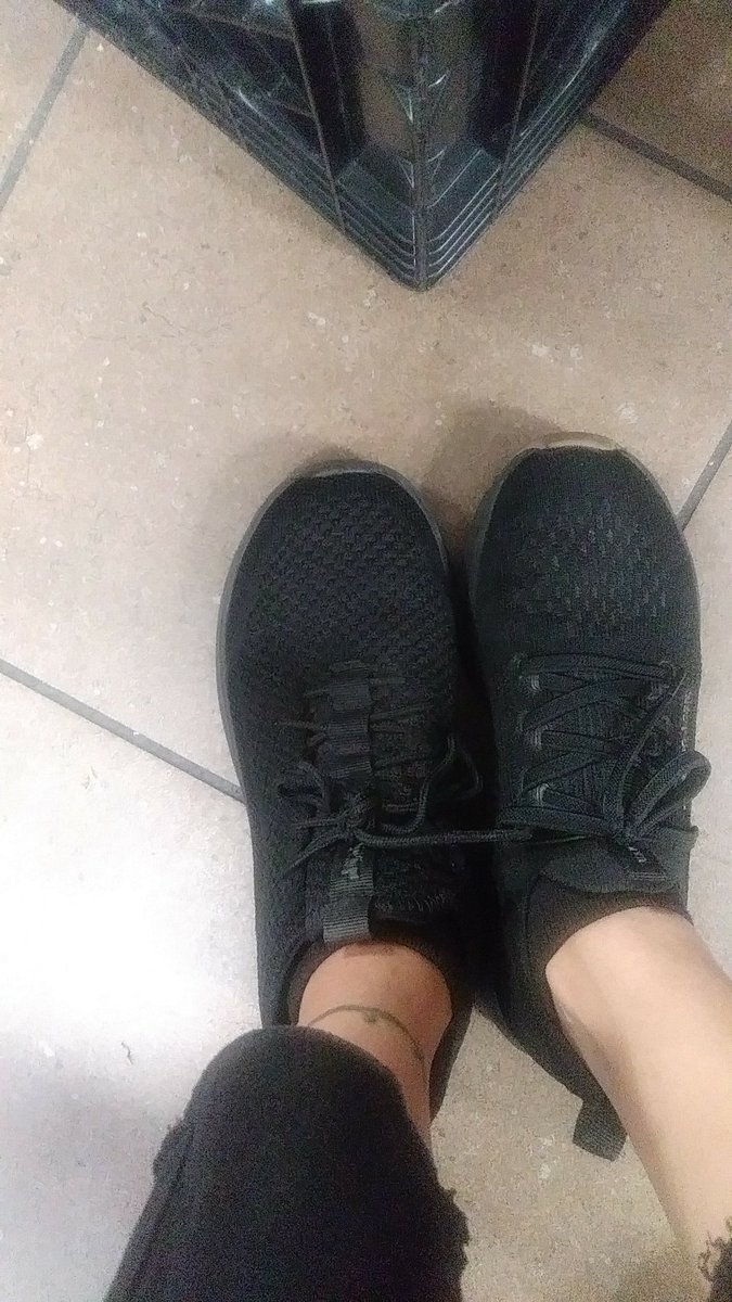 CareTakingGuide's tweet photo. Today it took me 5.5 hours to realize I'm wearing 2 different shoes.. #ShouldIbeConcerned #Adulting #Aging https://t.co/jvWuEPUqWu