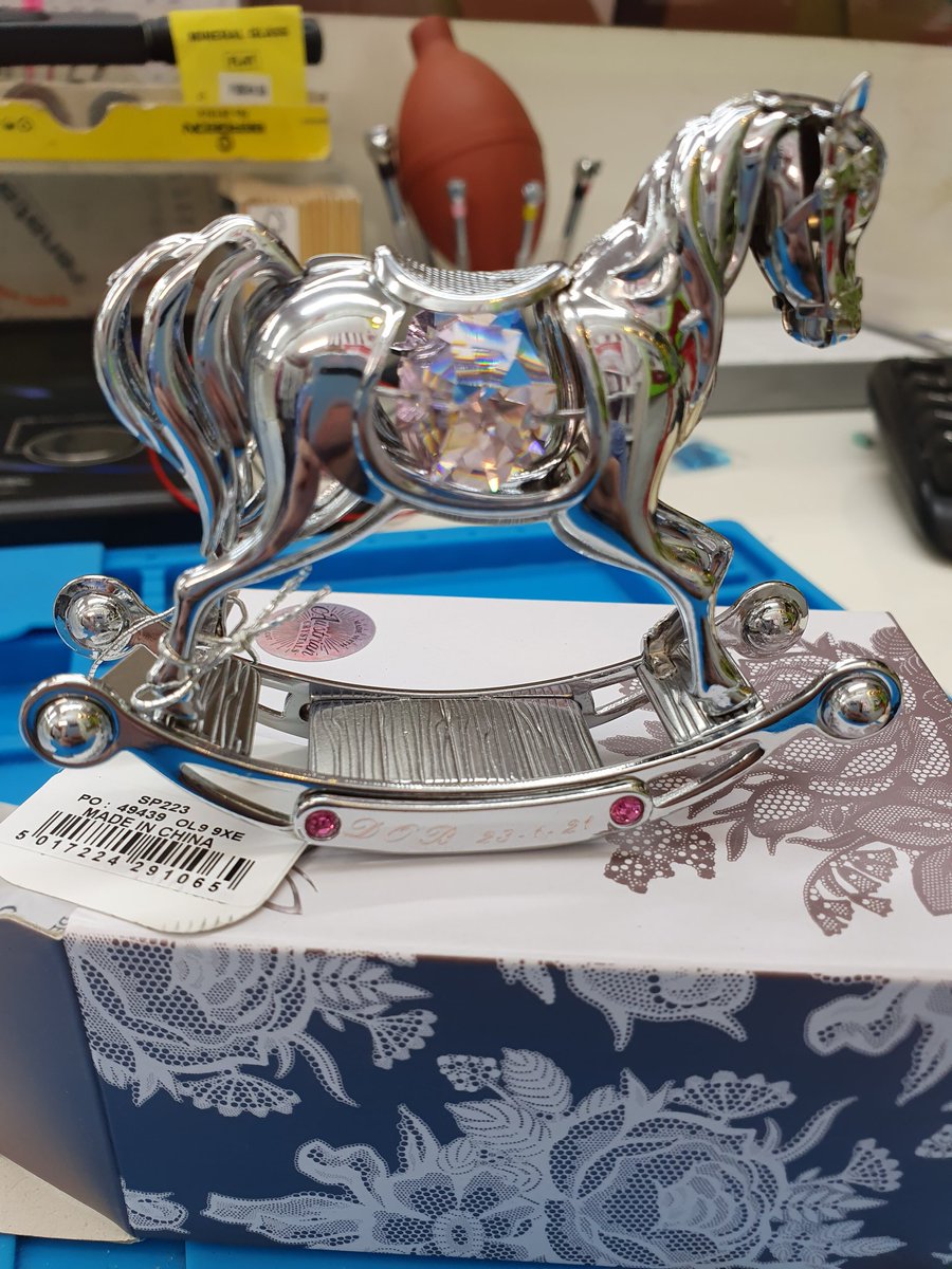 Col_cub's tweet image. Nice rocking horse engraved this morning, hard item to hold so made my own clamps 👍 turned out great as alway @TimpsonNews @darrenbrowna6