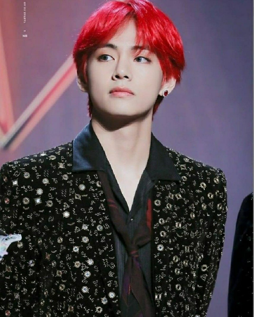 Тэхён с красными волосами. Ви бтс с красными волосами. Kim taehyung red hair. Чонгук. Bts red.