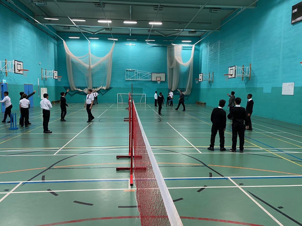 The PE department’s hunch that cricket may be popular with our new Afghan students proved correct. 16 of the 30 KS3 students who attended the first lunch time club on Wednesday came from our new student community.