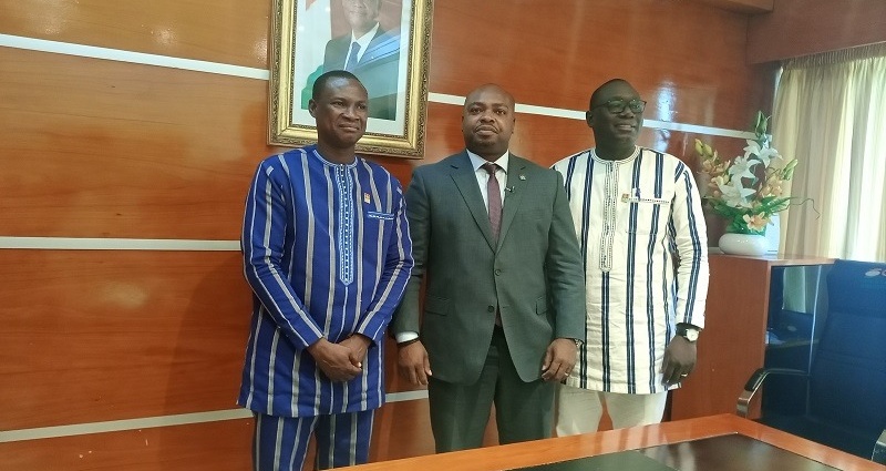 aip_agencepress's tweet photo. AIP/ Le Burkina Faso s’inspire du modèle ivoirien pour le développement de l’identification
https://t.co/MZu3dFYrHO https://t.co/hL7OB79Ccp