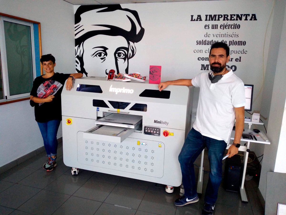 IMPRIMODIGITAL's tweet photo. Nuestros clientes de Litografía González, en las Islas Canarias, ya tienen su Imprimo Minibaby y no podemos estar más satisfechos con los resultados de impresión 😍 #instalacion #minibaby #clientes #arte #artesgraficas #impresiones #resultadosimpresion #tecnologia #islascanarias https://t.co/joIpx0axz3