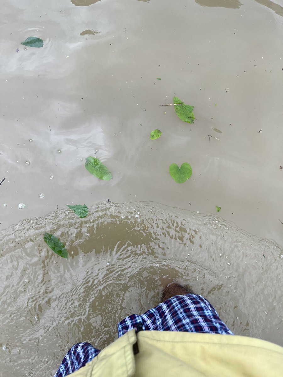 srikri_a's tweet photo. Knee deep water in #Maduravoyal #vanagram stretch. https://t.co/LuYIuFuru3