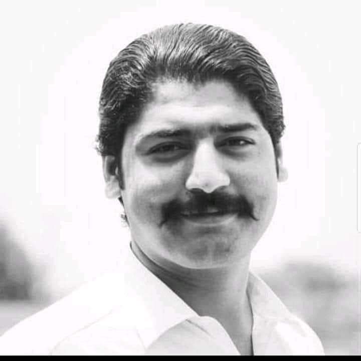 fidaMjadoon's tweet photo. دلتہ گونگے شہ پہ ہر ظلم باندی چپ پاتی شہ
سوک چی رشتیا وایی انصاف کوی کفن تہ رسی  😭

⁦#justiceformuhammadzada⁩ https://t.co/dIIK5VNqBE