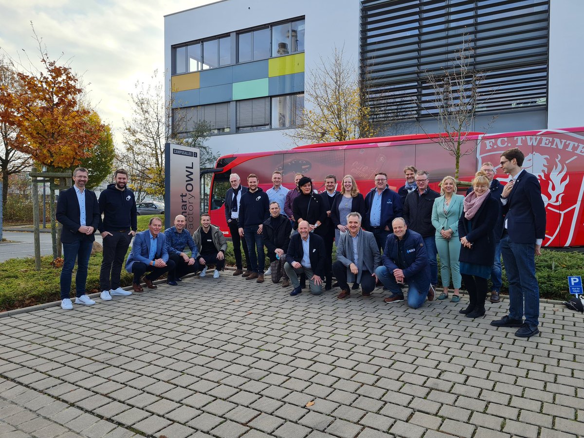 Wer die <a href="/FMB_Messe/">FMB Messe</a> besucht, darf einen Besuch in der <a href="/SmartFactoryOWL/">SmartFactoryOWL</a> nicht verpassen. Für die niederländische Industrie eine inspirierende Zusammenarbeit zwischen Wissenschaft und Wirtschaft zur Förderung der #Digitalisierung
<a href="/itsOWL_Global/">itsOWL_Global</a> <a href="/itsOWL_Cluster/">it's OWL</a> 
<a href="/Oostnl/">District-on</a> <a href="/GO4Export_/">GO4EXPORT</a>