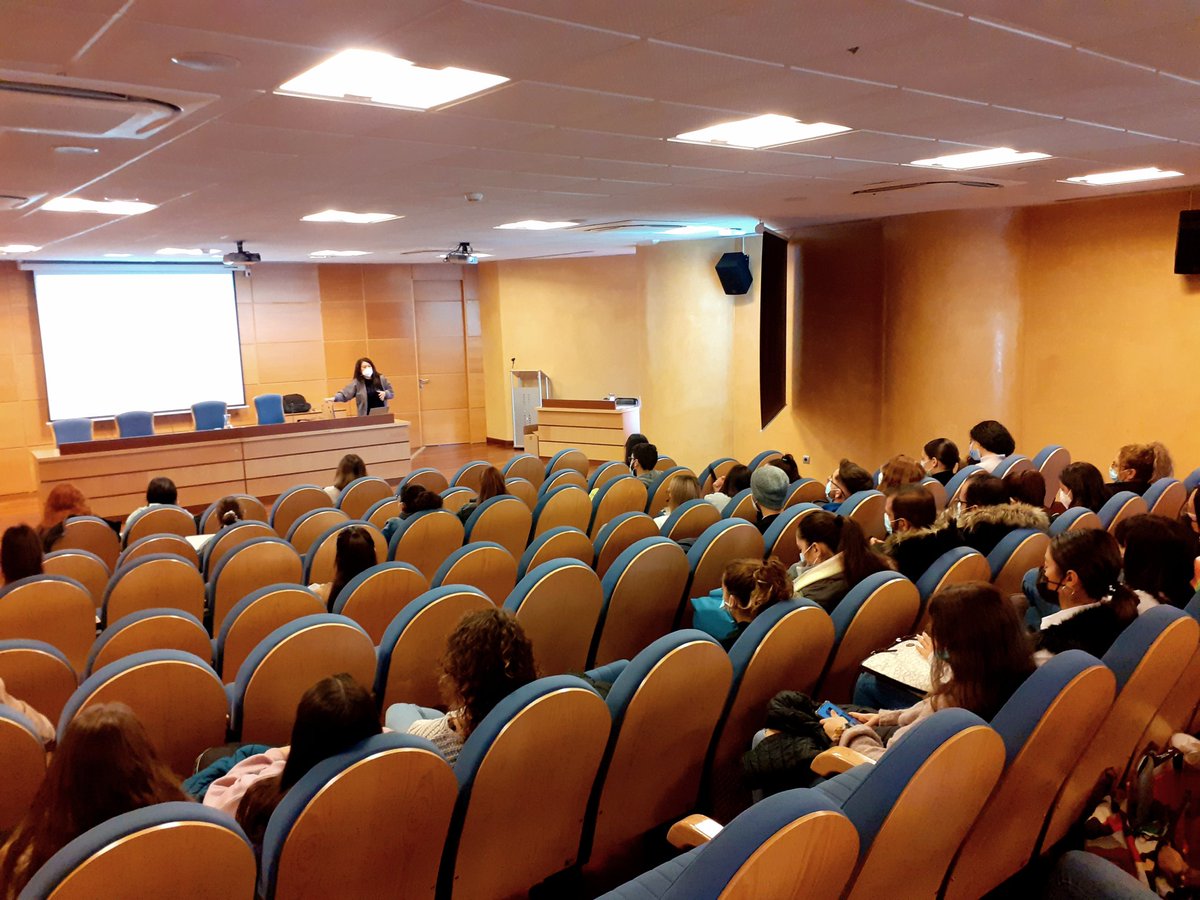 ujaen's tweet photo. 🎙Comienzan las Jornadas de Iniciación al Voluntariado en la @ujaen un encuentro formativo que se celebrará a lo largo de noviembre y diciembre para despertar el lado solidario y el activismo social en la comunidad universitaria @UjaResponsable #UJAformación #UJAResponsable https://t.co/N3Py5ncjve