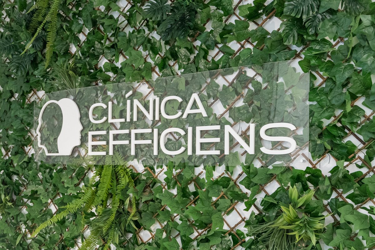 CEfficiens's tweet photo. 🏫 En Clínica Efficiens diseñamos campañas de prevención de drogas, tecnoadicciones, ciberviolencias y buen uso de las redes sociales para colegios e institutos de secundaria, bachillerato, FP y empresas. ¡Contacta con nosotros!

➡️ https://t.co/2LyvlO0O3T

#ClínicaEficciens https://t.co/zMQBQyYIGX