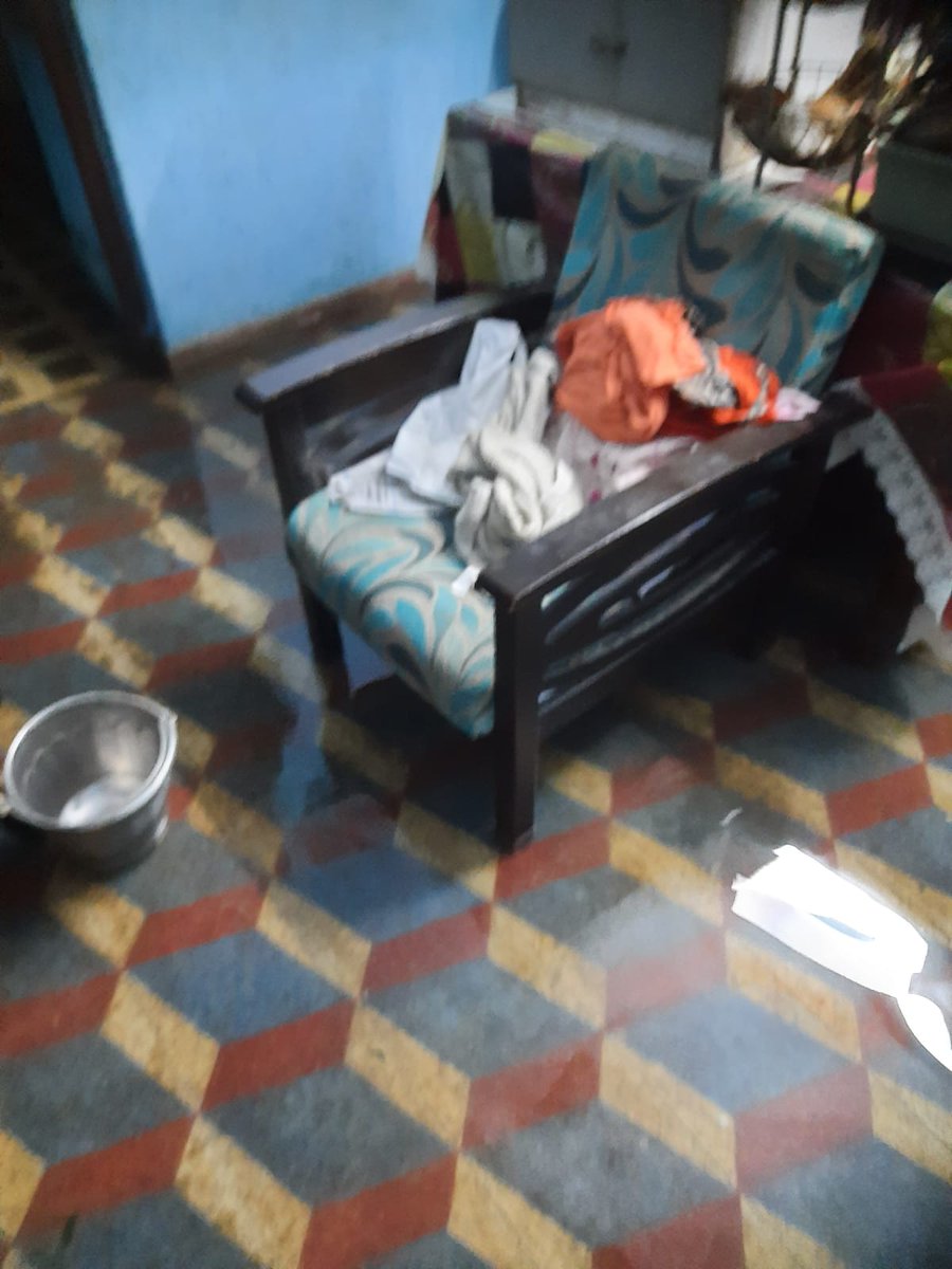 AakashChandar's tweet photo. This is situation of 15th Sector, KK Nagar since last night Called @chennaicorp multiple times, no response. Raised grievance using Namma Chennai app, no update.Contacted through whatsapp number provided by GCC still no update
#ChennaiRains  #ChennaiFlood #ChennaiCorporation https://t.co/1E2Ruinvby