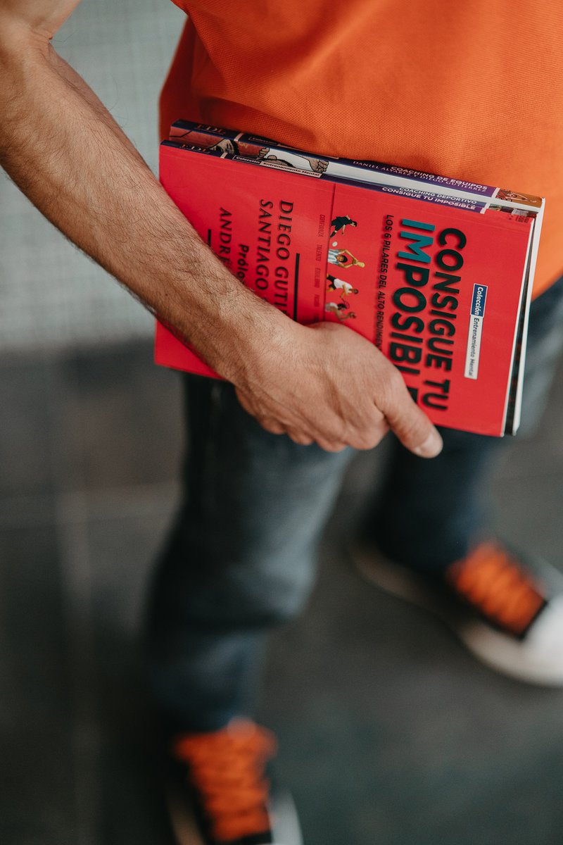 diegocoaching's tweet photo. 2/2 Quiero agradecer a Andrés Iniesta su participación en este libro escribiendo el prólogo, y sobre todo, su humildad y cercanía. ¿Lo has leído ya? ¡Cuéntame en comentarios! #diegocoaching #libroscoaching #altorendimiento #diegogutierrez #deportistasdelite https://t.co/ARgyWCgmOn