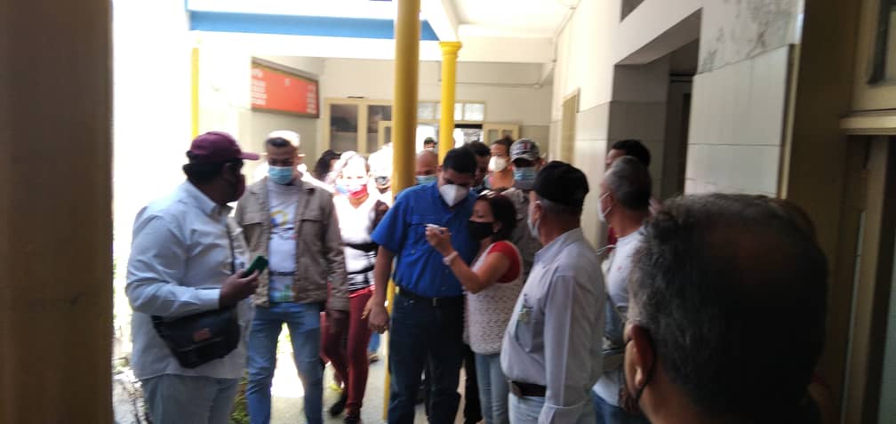 #11Nov || El Dir. Estadal <a href="/johnnyp7832/">johnny peña</a> , El Inspec. Jefe del Trabajo <a href="/AbgPedroRdguez/">AbgPedroRodriguezLaboral</a> y voceros CPTT, estuvieron presente en el encuentro de la clase trabajadora con el candidato a la gobernación del Edo. #Mérida <a href="/JEHYSONGUZMAN/">JEHYSON GUZMÁN</a> 
@min_joserivero <a href="/MinTrabajoVE/">Ministerio del PP para el Proceso Socia de Trabajo</a>
#VenezuelaMusical