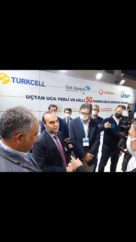 5Gtent's tweet photo. Sanayi Ve Teknoloji Bakan Yardımcısı Mehmet Fatih Kacır  standımızı ziyaret etti.VR gözlüklerle #GTENT #5G hızını deneyimledi. @TCSanayi @ilyas_kayaduman @ibagoren @GUNERIDURMUS1 @tubitak @htkkumelenmesi @dijital @ostimosb @mobilefestnet https://t.co/h6fuHkCVCx