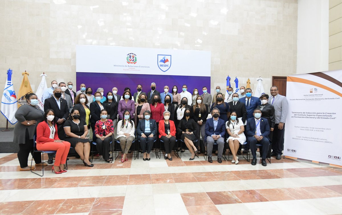 freddyancastro's tweet photo. La @juntacentral creará un instituto de  Formación Electoral y Registro Civil, que será una innovación en el campo de la educación superior.  La formación será para lideres de la democracia, acompañado @mescytrd  @PresidenciaRD https://t.co/Ir0PLNS5Kx