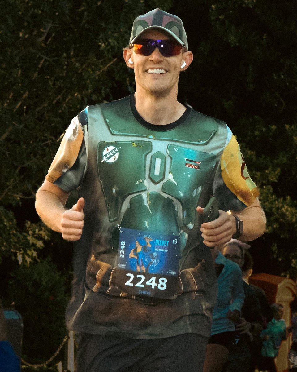 ChrisFarrell's tweet image. The #rundisney Wine and Dine Half was amazing! Watch the video recap on the Chris Tries Tri YouTube channel. youtube.com/channel/UC6cLO…