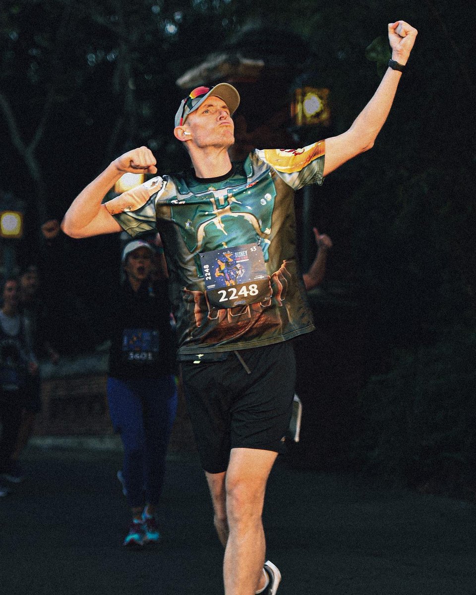 ChrisFarrell's tweet image. The #rundisney Wine and Dine Half was amazing! Watch the video recap on the Chris Tries Tri YouTube channel. youtube.com/channel/UC6cLO…