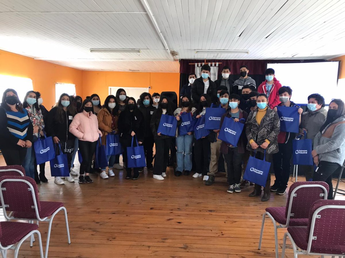 ensenachile's tweet photo. ¡Gracias Salmones Austral! 📍 Se realizó charla de parte de Salmones Austral a los estudiantes de Administración del Liceo Técnico Profesional de San José de Quellón @JenniferMasotti https://t.co/YgQ3uwFwXo